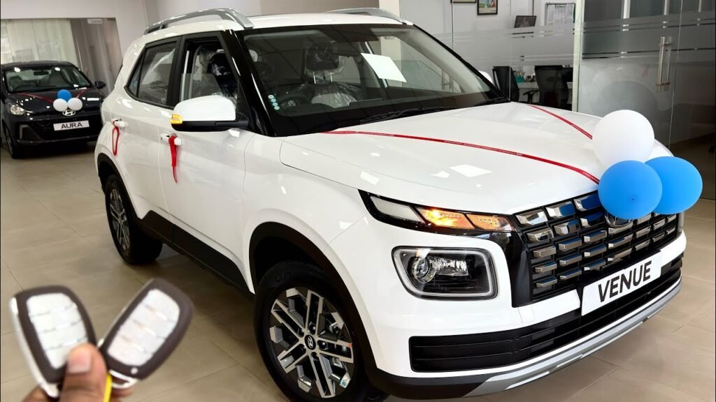 Hyundai Introduced its New Hyundai Venue Car with 6 Airbags, Sunroof and Luxury Interior