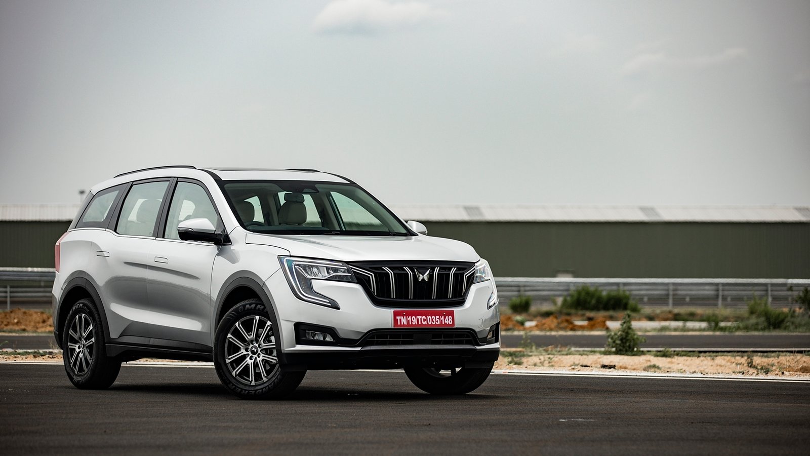 Mahindra XUV 700 is a Fantastic SUV that Offers a Great Combination of Style, Performance, and Technology